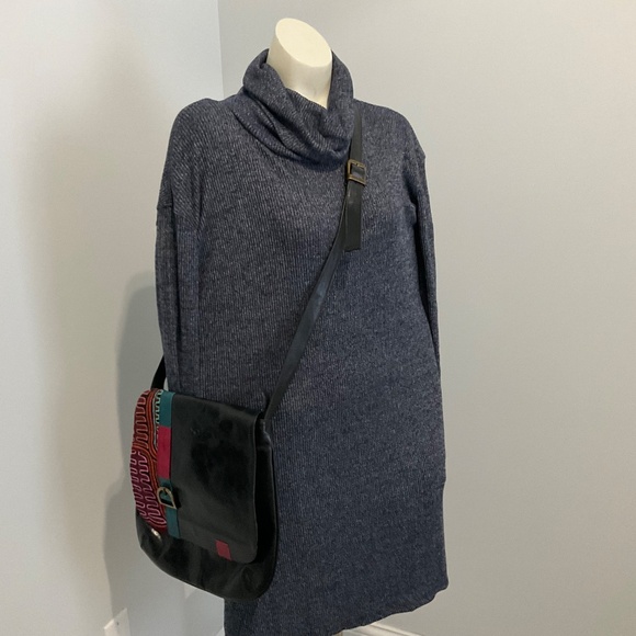 Columbian black leather crossbody - Picture 2 of 9